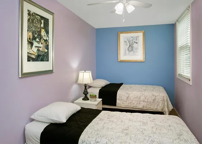 Chicago Parthenon Hostel