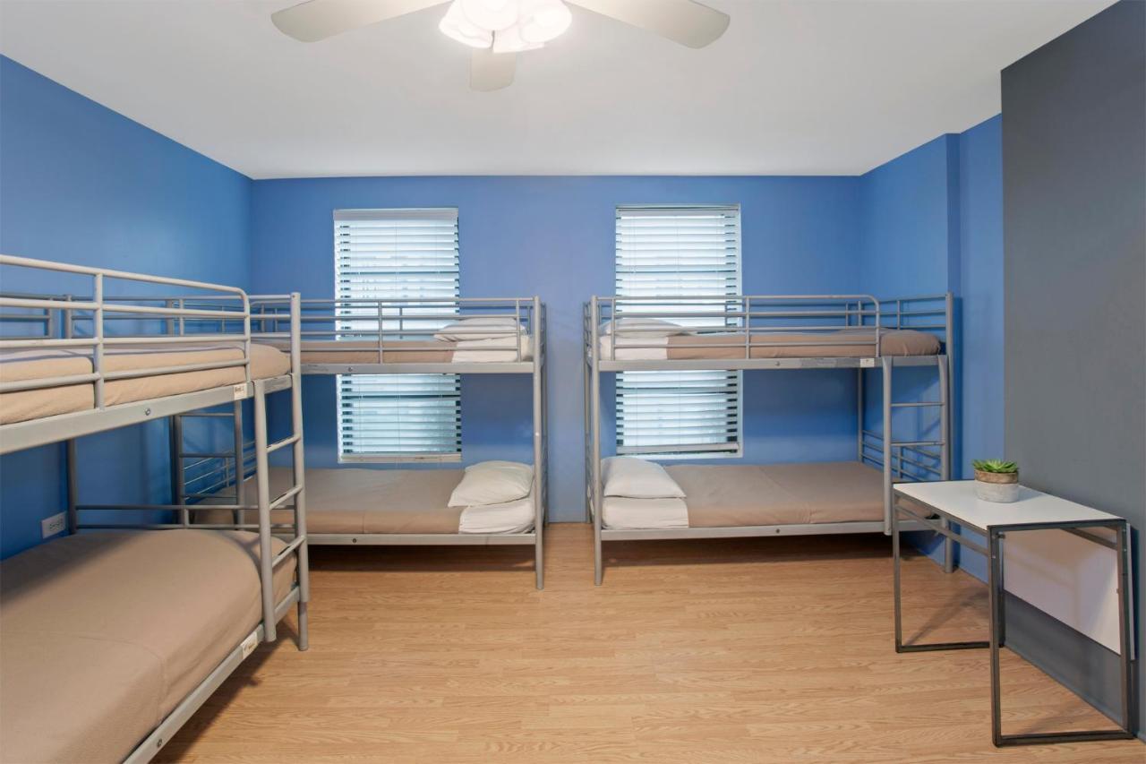 Parthenon Hostel 2*