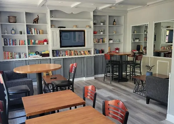 Chicago Parthenon Hostel